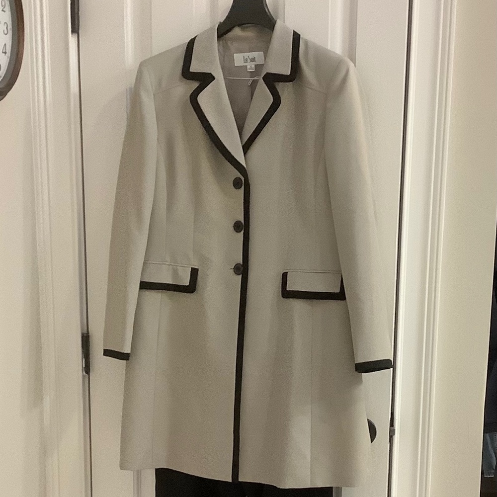 Le Suit size 16